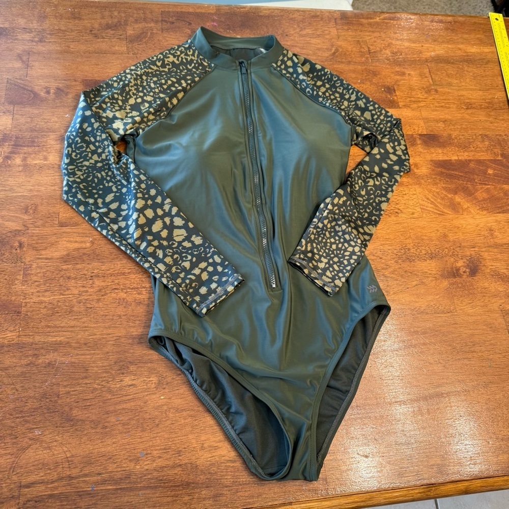 All in Motion Long Sleeve Mock Neck Rashguard Swimsuit size large green gold